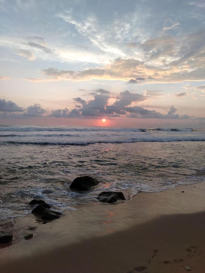 Near Beach Rest أونا واتونا المظهر الخارجي الصورة
